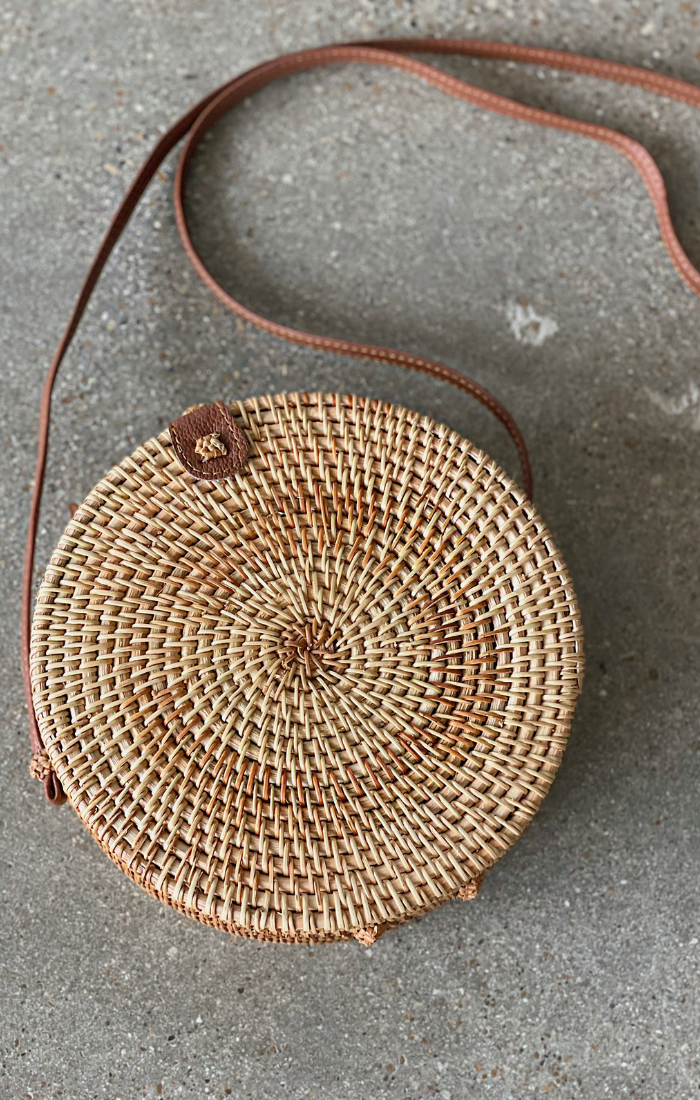 Round Crossbody Straw Bag