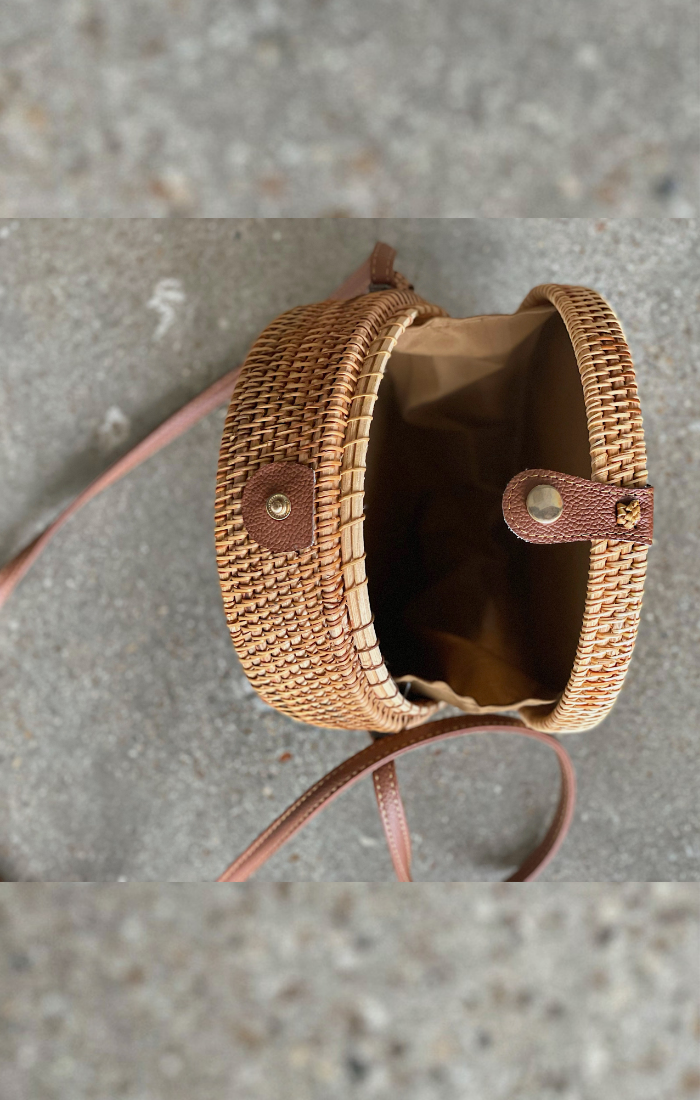 Round Crossbody Straw Bag